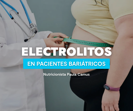 Mujer joven con lipedema sostiene una bebida de electrolitos sin azúcar de Amazing Care